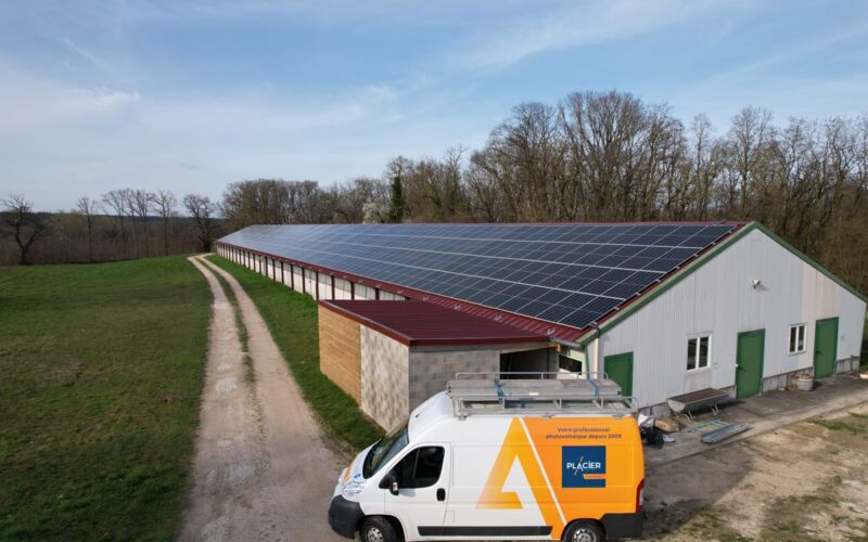 Panneaux solaires sur bâtiment - Placier Energie