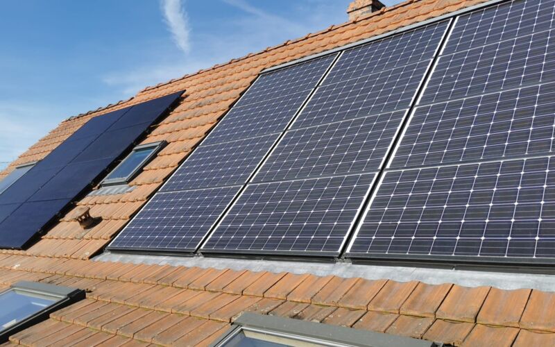 Système d'énergie renouvelable panneaux solaires maison - Placier Energie