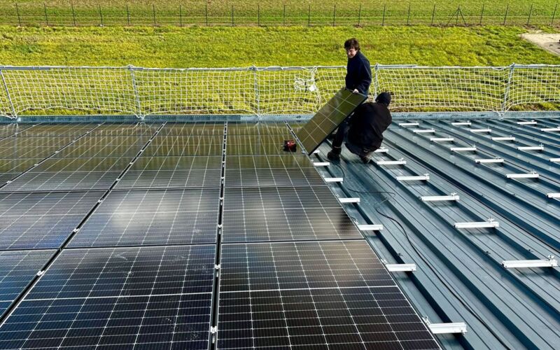 Installation de panneaux photovoltaïques bâtiment professionnel - Placier Energie