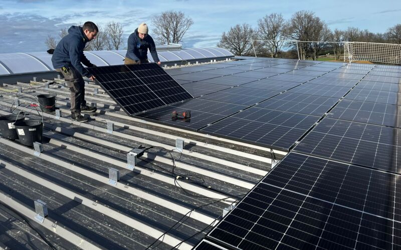 Installateur de panneaux solaires bâtiment industriel - Placier Energie
