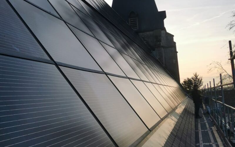 Panneaux photovoltaïques solaires sur église  - Placier Energie