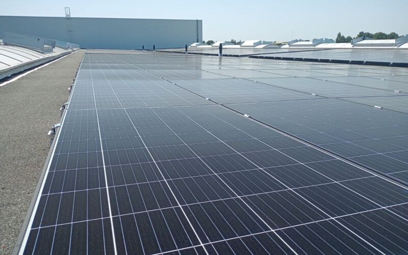Panneaux photovoltaïques sur bâtiment professionnel - Placier Energie