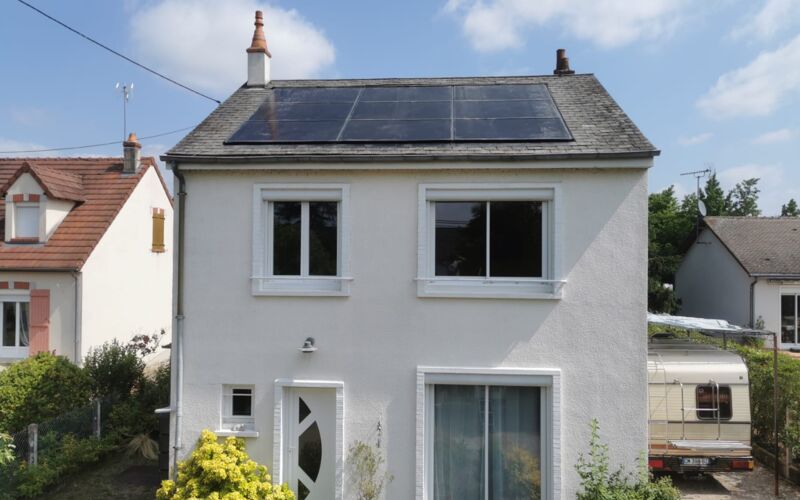 Pose de panneaux solaires sur une maison d'habitation - Placier Energie