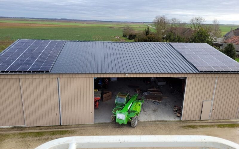 Panneaux solaires sur bâtiment agricole - Placier Energie