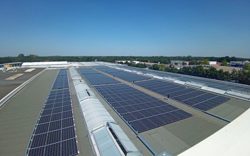 Panneaux photovoltaïques sur bâtiment industriel - Placier Energie