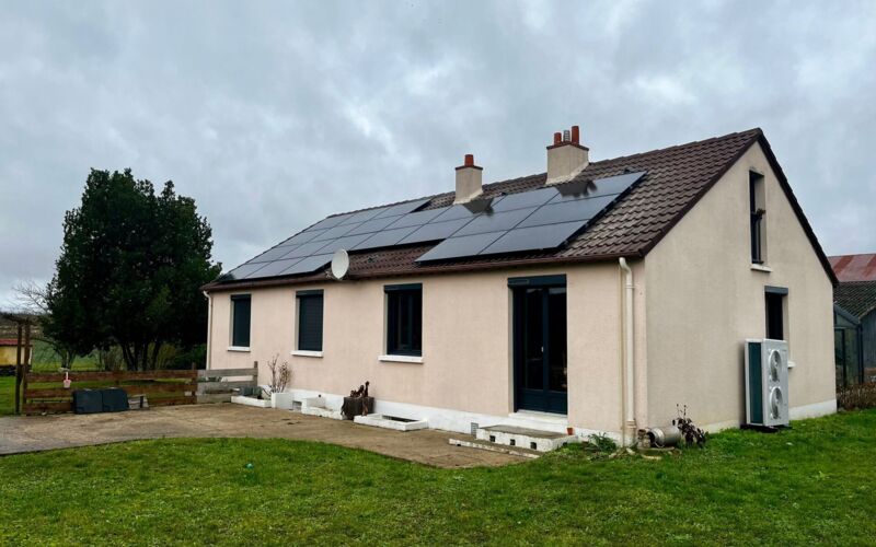 Panneaux solaires toit d'une maison avec Placier Energie